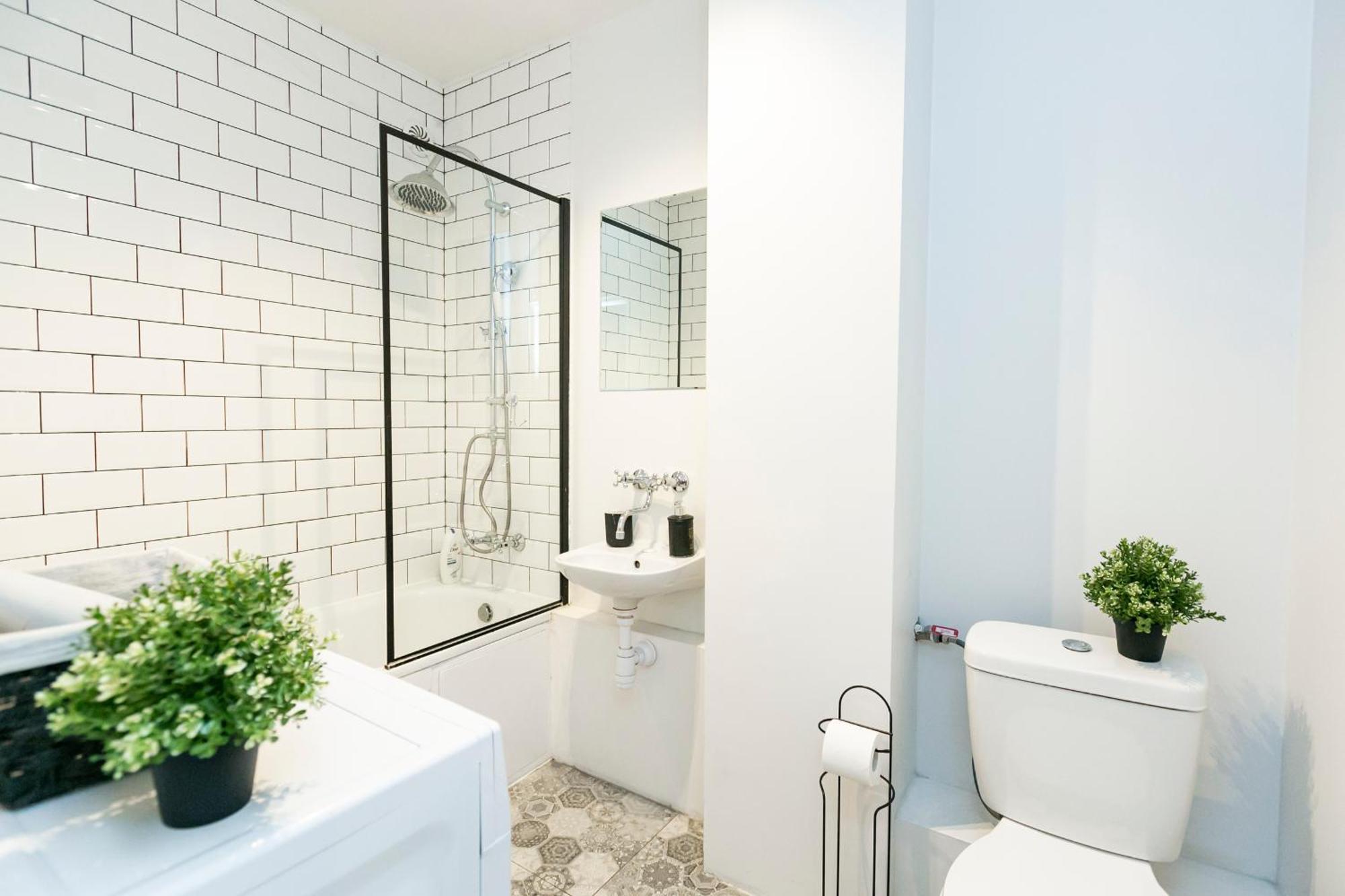 Nowogrodzka 78 - Apartament Dla 4 Osob - 200M Od Szpitala Klinicznego Na Lindleya - 1Km Do Dworca Centralnego - Wifi - Smart Tv 45 Cali Warszawa Eksteriør bilde