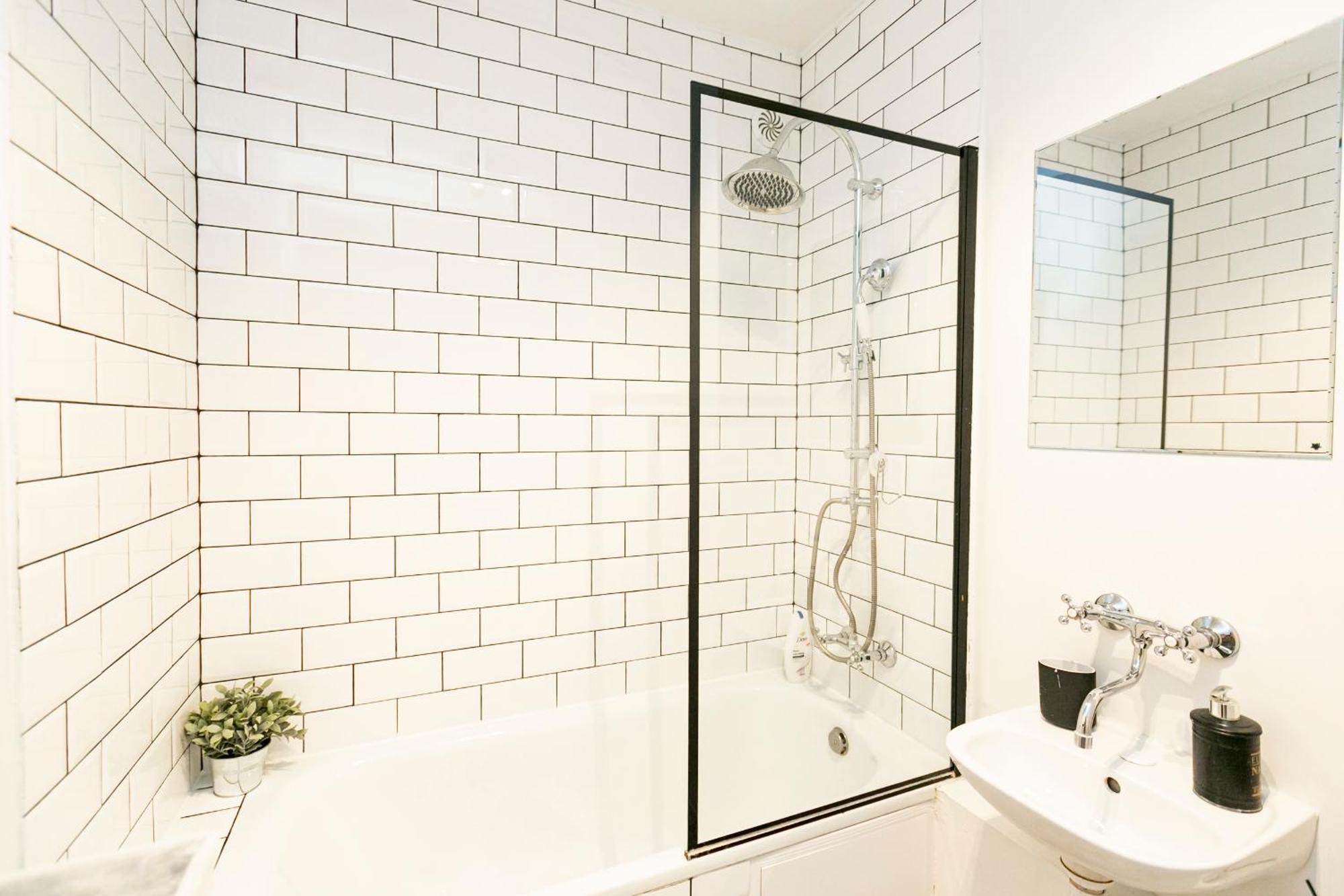 Nowogrodzka 78 - Apartament Dla 4 Osob - 200M Od Szpitala Klinicznego Na Lindleya - 1Km Do Dworca Centralnego - Wifi - Smart Tv 45 Cali Warszawa Eksteriør bilde